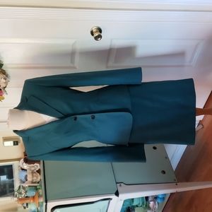 Teal green Anne Klein suit size 6. Blazor and skirt